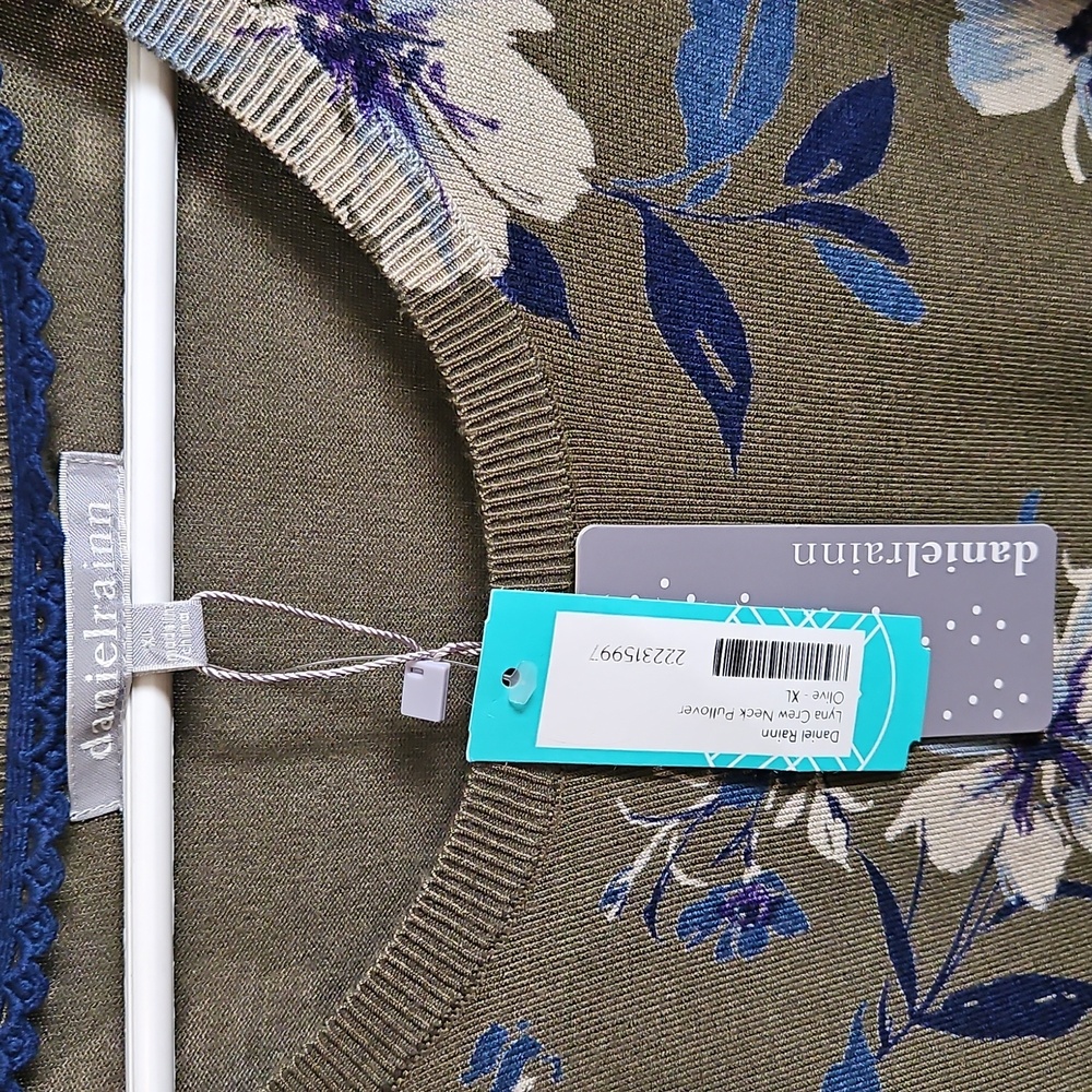 Daniel Rainn Lyna Crewneck Sweater - Picture 7 of 9